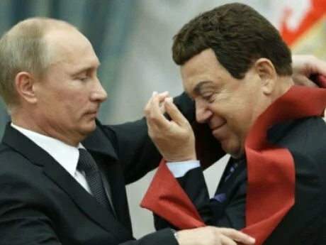 Кобзон поблагодарил Путина за возможность «еще раз увидеть его вживую»